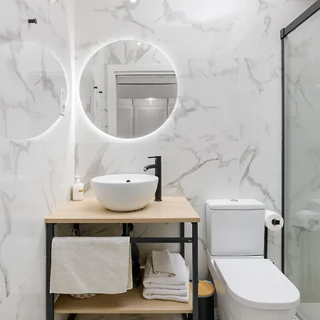 Alameda Centro From 1951 Kwatera prywatna *